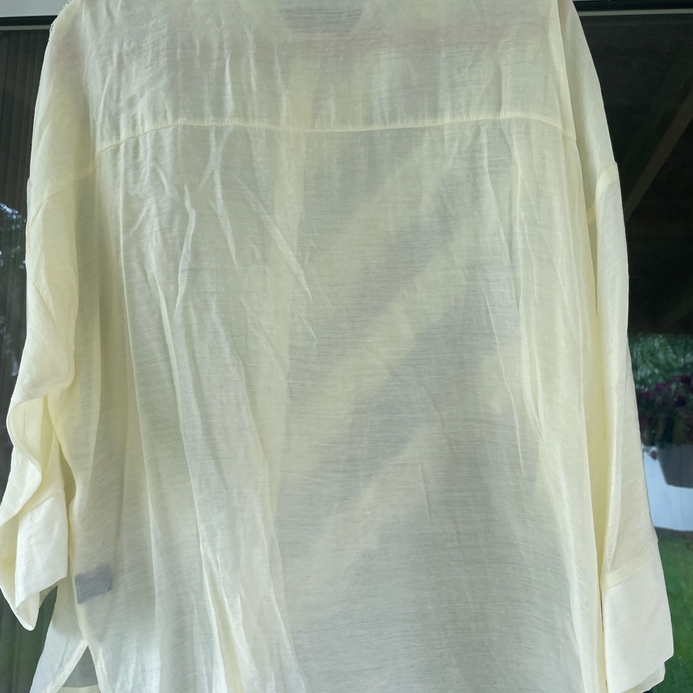 POL BOHO Top. Baby Yellow. Sheer. Small NWOT. Oversized. Flowy Seashell buttons. - Picture 3 of 10